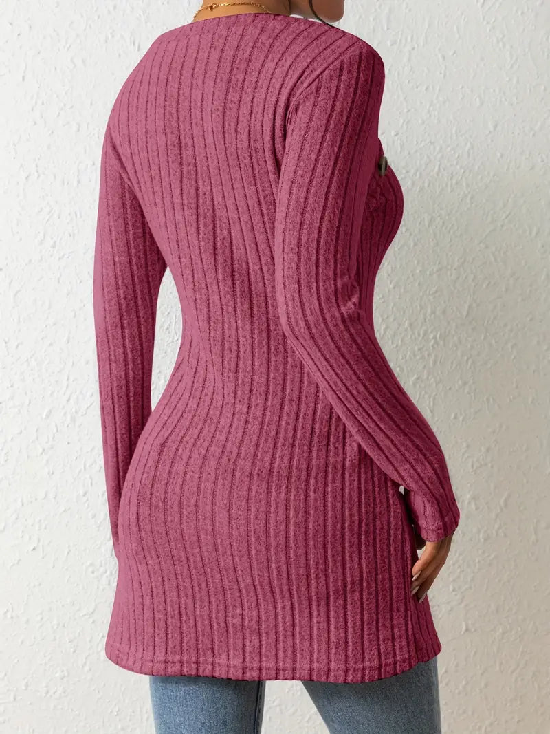 Julia - Asymmetrisches Top mit Knöpfen und gerippter Struktur