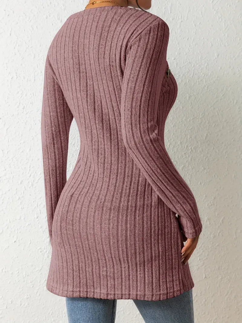 Julia - Asymmetrisches Top mit Knöpfen und gerippter Struktur
