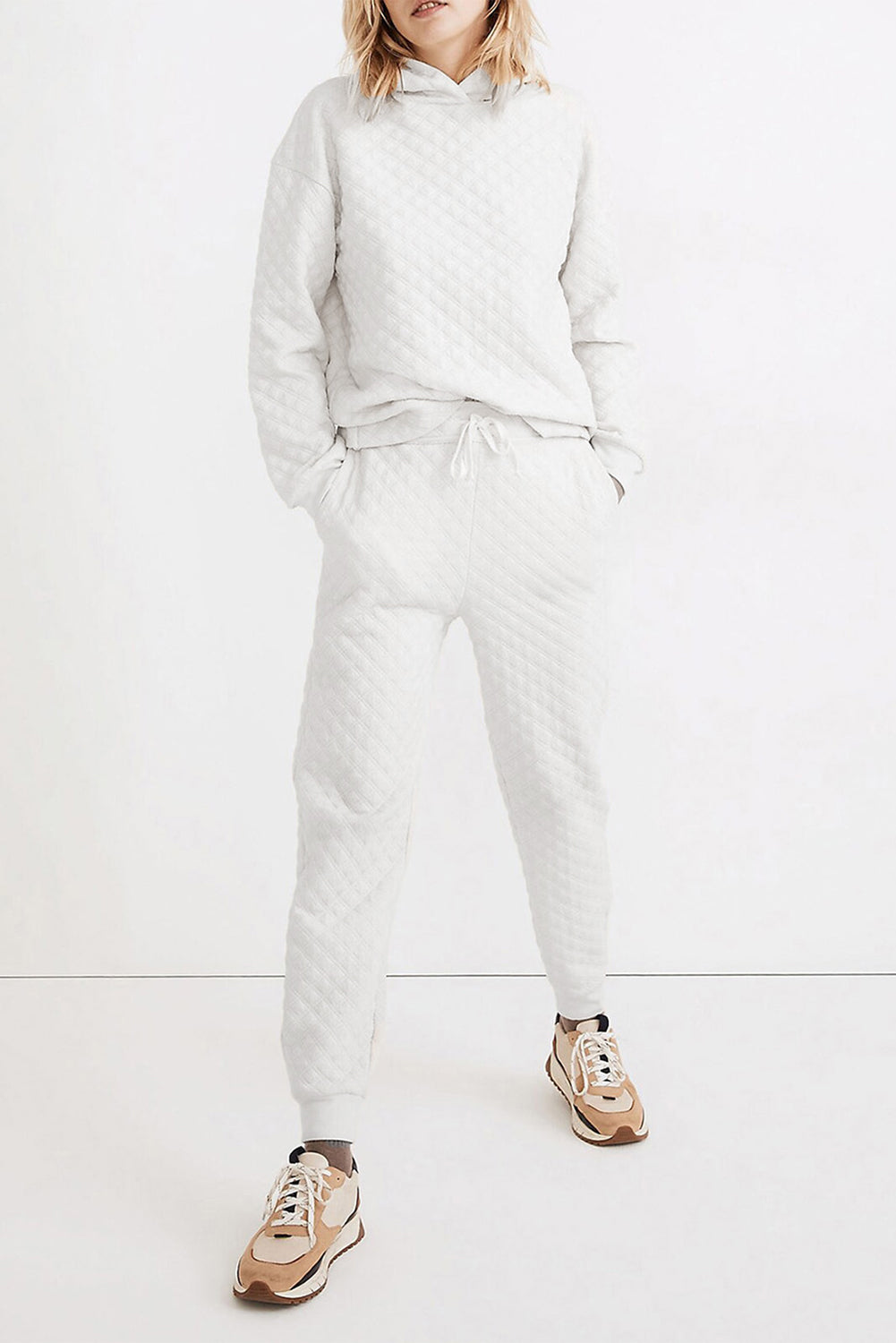 Clara Zweiteiliges Set aus gestepptem Kapuzenpullover und Jogginghose