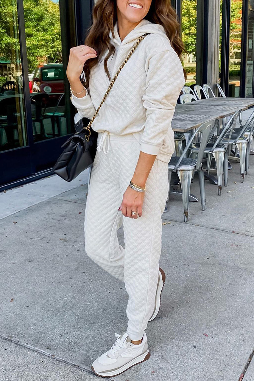 Clara Zweiteiliges Set aus gestepptem Kapuzenpullover und Jogginghose